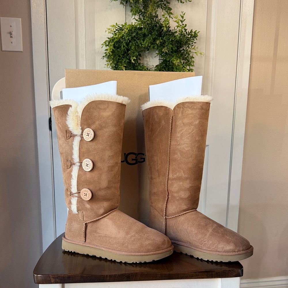 Like New Chestnut UGG Bailey Button Triplet II